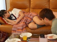 Chàng trai trộm nhìn quần lót em gái người yêu đang ngủ thì bị phát hiện