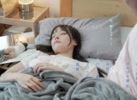 Sáng sớm tỉnh dậy, cô gái nằm cạnh tôi lại là hậu bối ở công ty