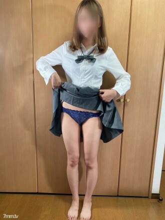 FC2-PPV-1527679 Sinh viên nghèo mất trinh AV đầu, creampie liếm chân