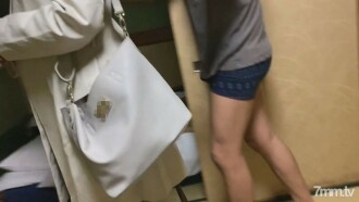 FC2-PPV-1607590 Người vợ về từ tiệc, miễn cưỡng bị nhiều người lạ bắn tinh trong âm đạo để trả nợ.