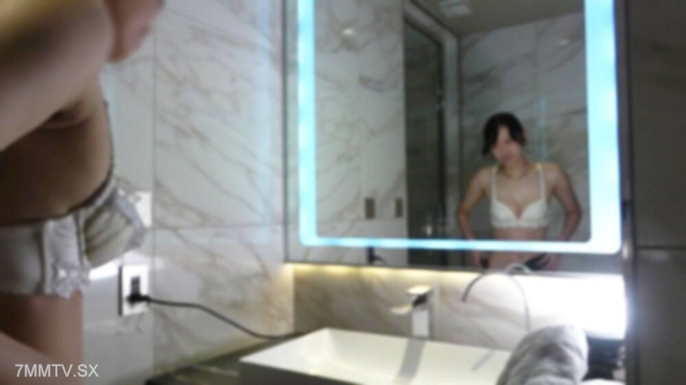 FC2-PPV-4788732 Một bậc thầy trong thế giới tình yêu và điện ảnh, ấn tượng cá nhân về trang phục, quá trình tập luyện bóng đá năm người, làn da trắng trẻo, thân hình đẹp như một kẻ thách đấu cấp cao, tinh dịch tích tụ và những thứ khác lộ ra trong