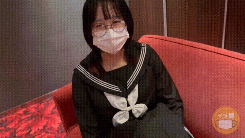 FC2-PPV-4793882 Một cô gái đeo kính giản dị bị lừa tưởng rằng đó là video hình ảnh và quay phim và bôi kem IMEDAMAFC2