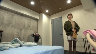 FC2-PPV-4796242 Một ngày sau khi tôi làm tình say đắm với người bạn thời thơ ấu của mình... Tôi định quan hệ tình dục cuồng nhiệt hơn nhưng thay vào đó tôi lại bị quyến rũ bởi một anh chàng đẹp trai có con cặc to...