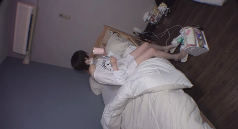 FC2-PPV-4799746 Bao gồm tiền thưởng [Tôi bị bôi kem trước mặt bạn thân của mình...] Thật sốc! Là một trò chơi trừng phạt, tôi không chỉ thọc sâu vào dương vật của mình mà còn bôi kem nó trước mặt người bạn thân nhất của mình.